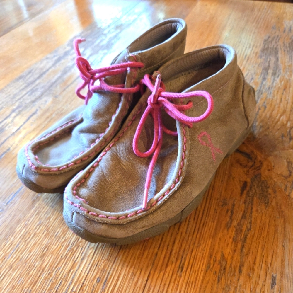 Twisted X Youth Girls Size 1 – Breast Cancer Awareness Moccasins